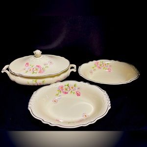 Homer Laughlin Virginia Rose covered vegetable bowl